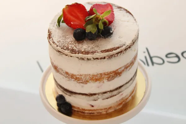Tarta vegetal con frutos rojos