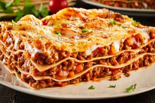 Lasaña vegetal con salsa de tomate