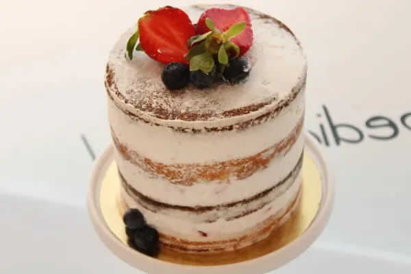 Tarta vegetal con frutos rojos